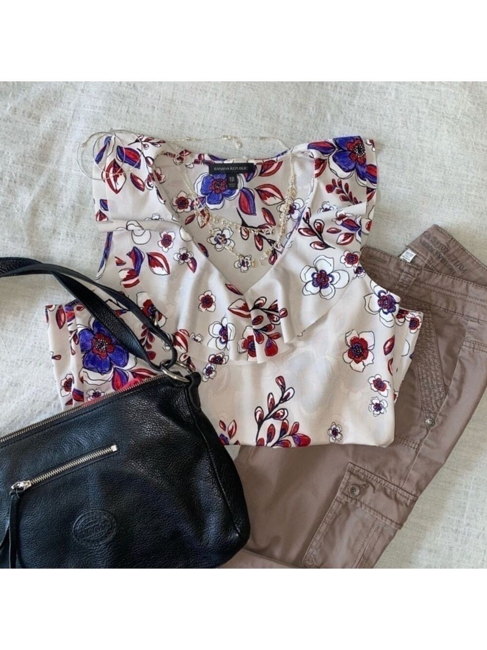 BANANA Republic Sleeveless floral ruffled blouse.